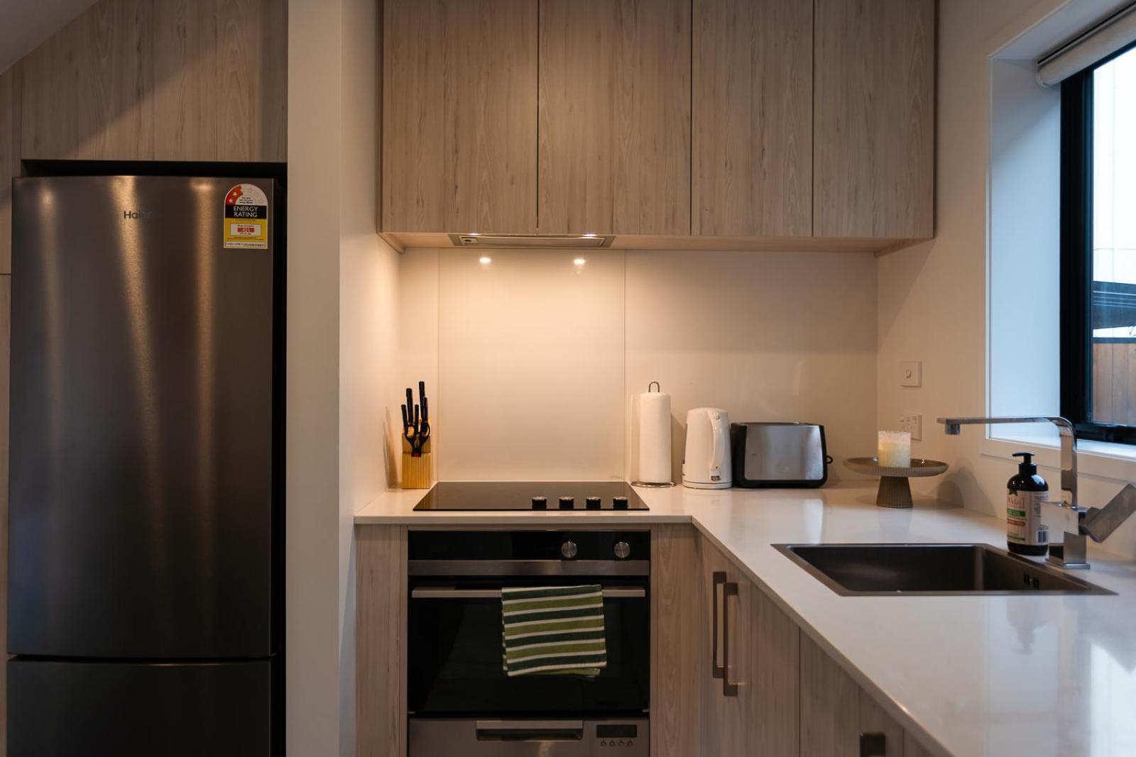 Modern 2 Bedroom Townhouse In Cbd With Parking! Sleeps 5 크라이스트처치 외부 사진