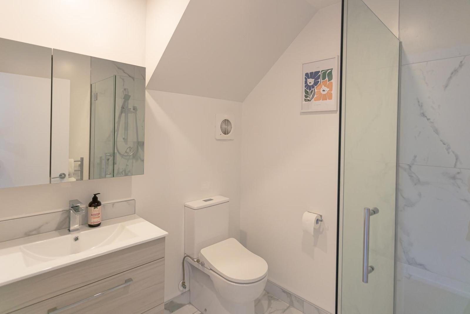 Modern 2 Bedroom Townhouse In Cbd With Parking! Sleeps 5 크라이스트처치 외부 사진